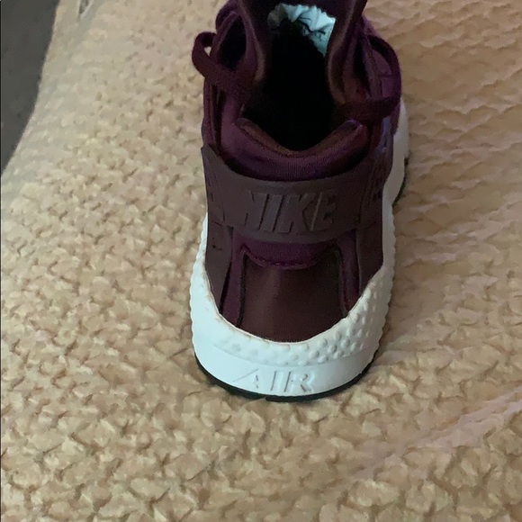 Nike - Picture 3 of 3